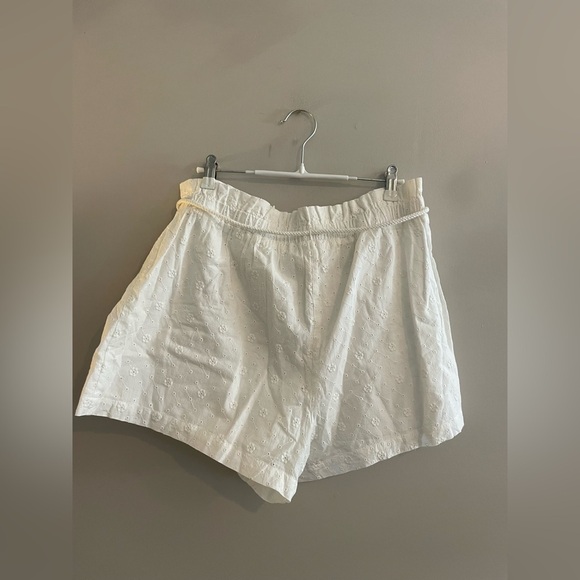 Lauren Conrad White Shorts - Picture 4 of 4